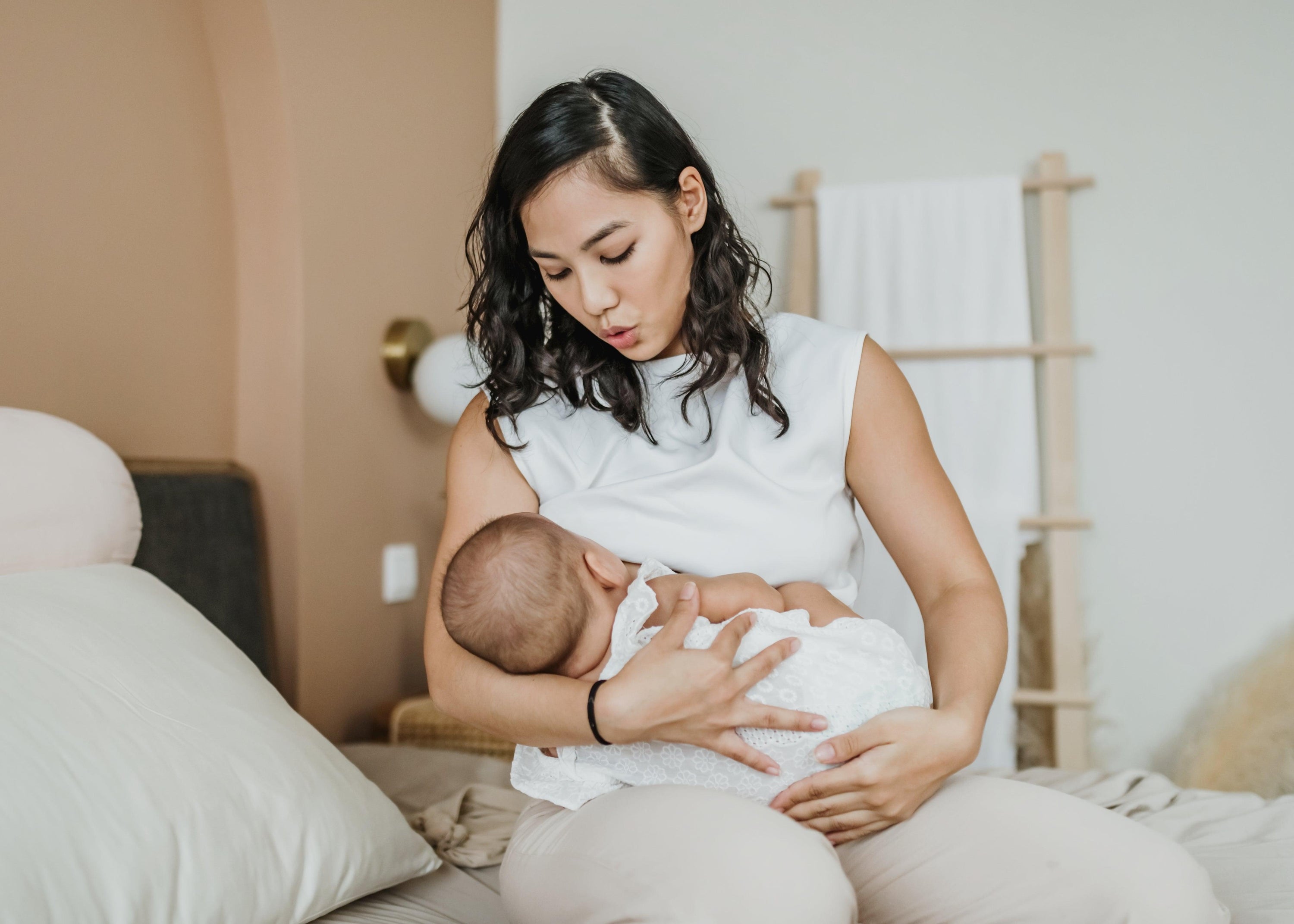 Breast is best for babies - Hegen