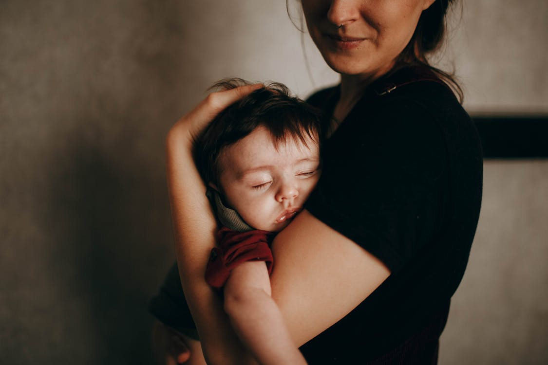 How to Survive Night Feeds: What to Expect and How to Cope in the Early Months