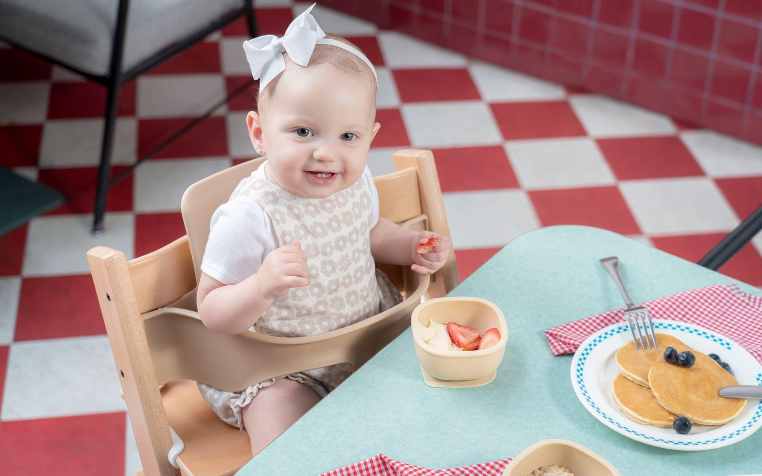 Self-Feeding at Toddler Mealtime: What Toddlers Can Really Do on Their Own
